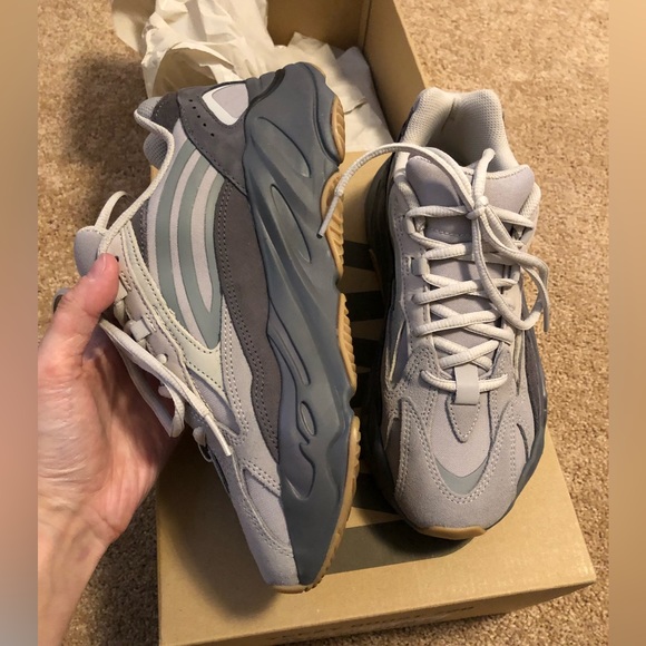 YEEZY BOOST 700 V2 Tephra Women Size US6.5 - Picture 2 of 9